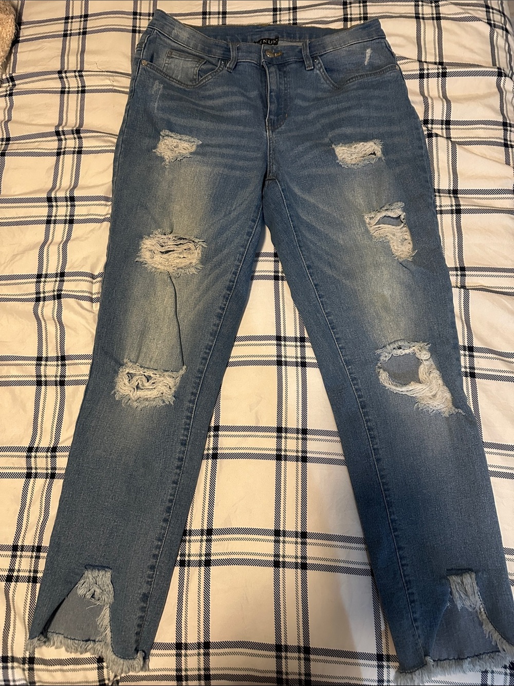 VENUS Distressed Ankle Crop Jeans in Medium Blue